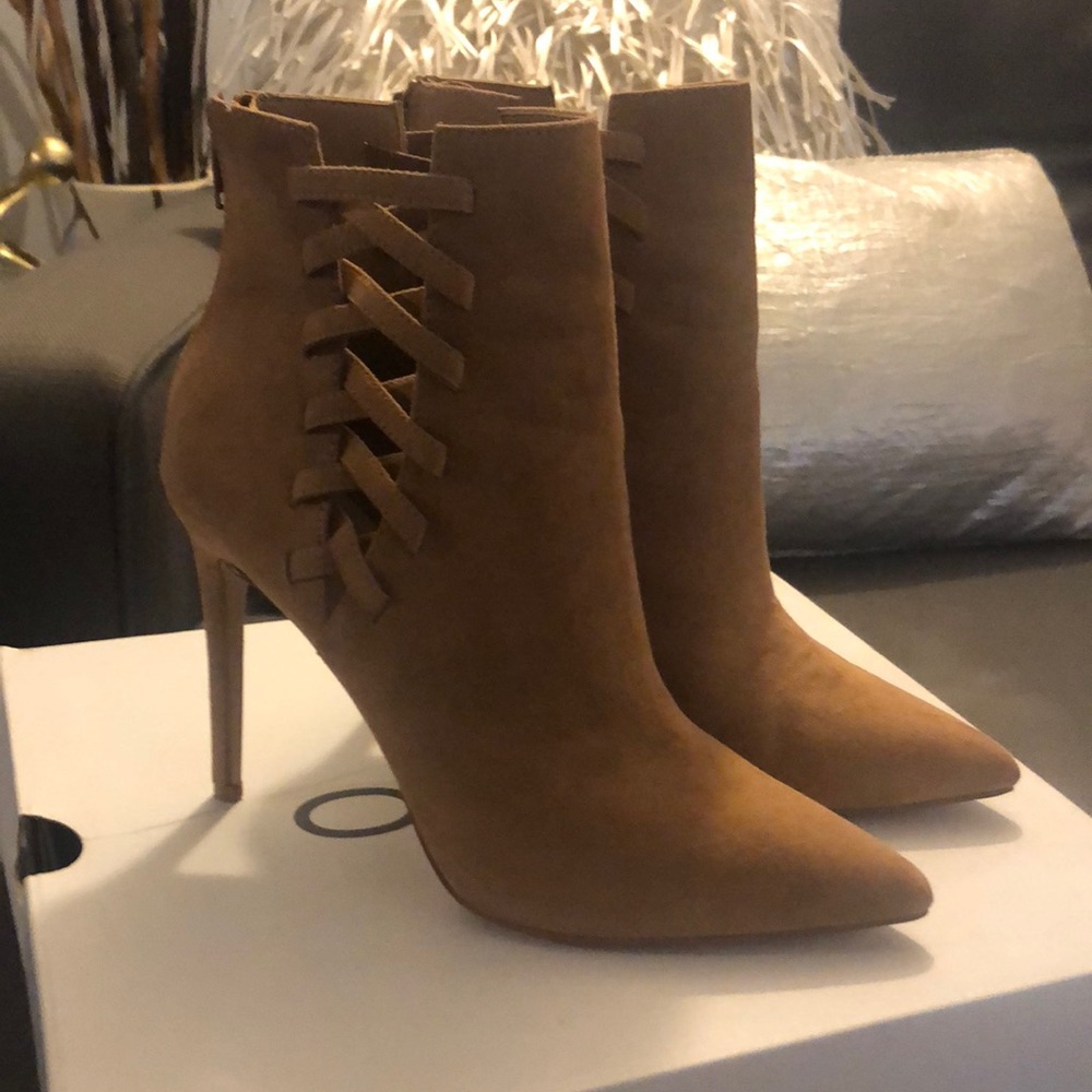 ALDO stiletto Booties (tan) size 8 women’s